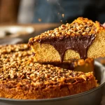 C'est la nouvelle recette qui fait fureur cet hiver : le gâteau noisettes-chocolat à la croûte ultra craquante (et vraiment facile)