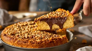 C'est la nouvelle recette qui fait fureur cet hiver : le gâteau noisettes-chocolat à la croûte ultra craquante (et vraiment facile)